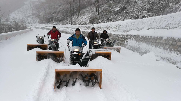 【太華索道】行動迅速除冰雪(xuě) 全力以赴保運營